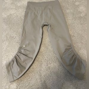 Lululemon Grey leggings capri size 2/4 like New